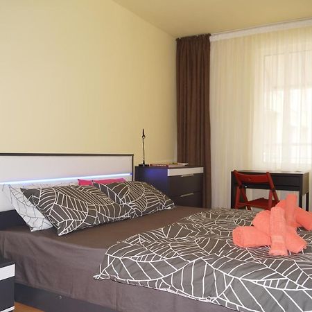 Spacious 2Bdr - Free Parking - Walk Everywhere - 300 Mbps Wifi Varna Exterior photo